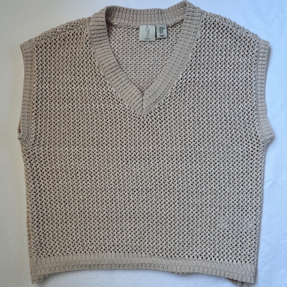 Joie sleeveless sweater. - Picture 3 of 8